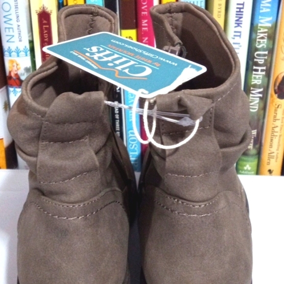 CLIFFS BY WHITE MOUNTAIN BROWN  WEDGE HEEL ANKLE BOOTS SIZE 7.5 NWT - Picture 8 of 9